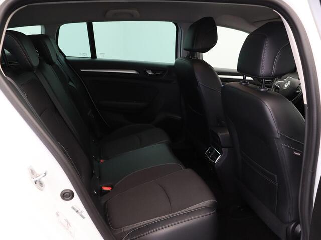 Renault MEGANE Estate 1.3 TCe 140 Techno | Stoel-stuur verwarming | Navigatie | Achteruitrijcamera | Parkeersensoren rondom |