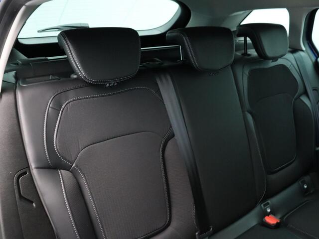 Renault MEGANE Estate 1.3 TCe 140 Techno | Dode hoek | Achteruitrij camera | Clima | Navigatie | Stoel en stuurwiel verwarming | LED.