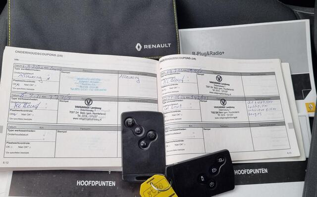 Renault MEGANE Estate 1.2 TCe Limited 116PK | NL AUTO | Trekaak | Onderhoudshistorie | Navigatie | Cruise Control | Climate Control | Parkeersensoren | Getint Glas | 2 Sleutels |