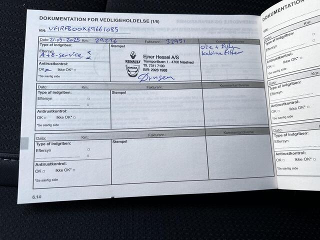 Renault MEGANE Estate 1.6 E-Tech Plug-In Hybrid 160 Techno / Dealer onderhouden / EAER 51 km / Navigatie / HUD / Stuur- en stoelverwarming / Apple Carplay Android / 17" LM wielen / Camera / Parkeerassistent /