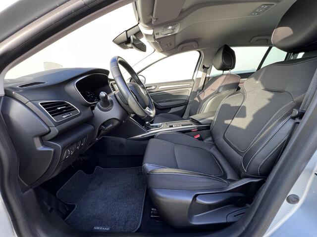 Renault MEGANE Estate 1.6 E-Tech Plug-In Hybrid 160 Techno / Dealer onderhouden / EAER 51 km / Navigatie / HUD / Stuur- en stoelverwarming / Apple Carplay Android / 17" LM wielen / Camera / Parkeerassistent /