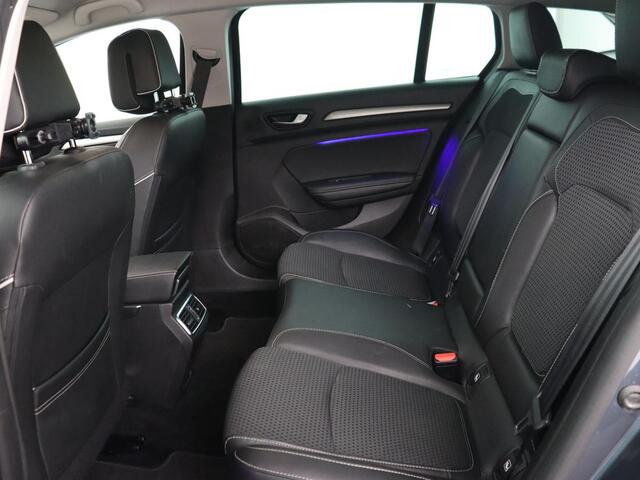 Renault MEGANE 1.3 TCe Bose | Automaat | Trekhaak | Camera | Carplay | Navigatie | Park Assist | Climate control | BOSE Sound | Keyless | Half leder | Cruise control | Dodehoek detectie