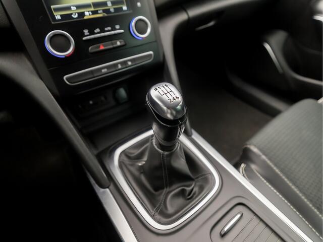 Renault MEGANE Estate 1.2 TCe Bose (APPLE CARPLAY, GROOT NAVI, BOSE AUDIO, CAMERA, KEYLESS, SFEERVERLICHTING, SPORTSTOELEN, TREKHAAK, GETINT GLAS, LM VELGEN, NIEUWSTAAT)