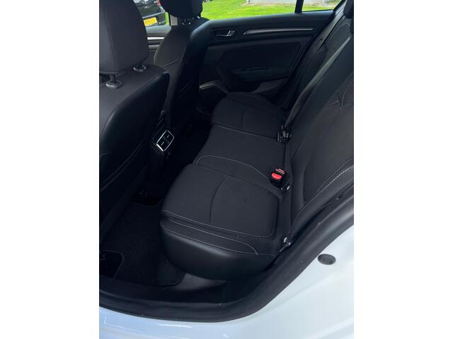 Renault MEGANE Estate automaat 1.6 E-Tech Plug-In Hybrid 160 Business Edition One navi parkeersensoren etc etc incl thuislader