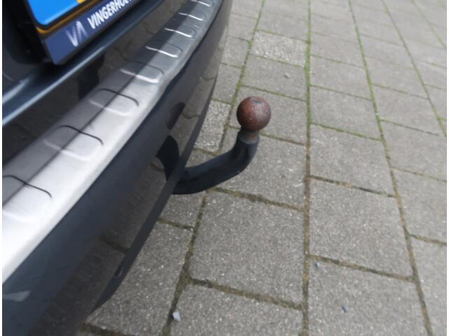 Renault MEGANE Estate 1.3 TCe Limited 115 Pk Benzine * Navigatie * Trekhaak * Vierseizoenenbanden * Climate & Cruise Control * Keyless Entry & Start * Vingerhoets; Vierde Generatie Eersteklas Service !