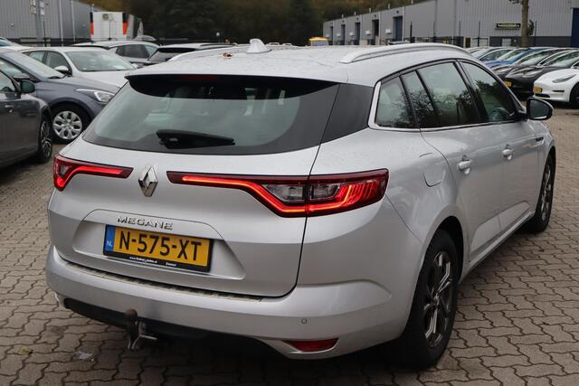 Renault MEGANE Estate 1.5 dCi Limited Navigatie, Trekhaak, Climate control, Cruise control, Lichtmetalen wielen