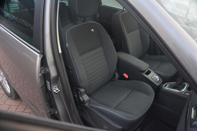 Renault SCENIC 1.5 dCi Bose Nette Scenic automaat onderhoudshistorie volledig aanwezig laatste beurt bij 144000km riem vv bij 118000 met oa lmv key less navigatie pdc trekhaak