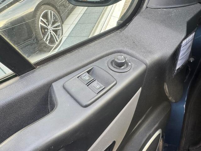 Renault TRAFIC 1.6 dCi T29 L2H1 DC Luxe Energy | 1e eigenaar | 3-zitplaatsen | Airco | Achteruitrijcamera | Cruise control | Trekhaak | Zijschuifdeur-rechts | Elektrische ramen |