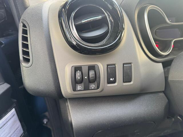 Renault TRAFIC 1.6 dCi T29 L2H1 DC Luxe Energy | 1e eigenaar | 3-zitplaatsen | Airco | Achteruitrijcamera | Cruise control | Trekhaak | Zijschuifdeur-rechts | Elektrische ramen |