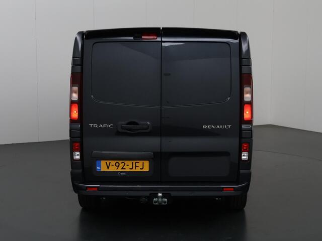 Renault TRAFIC 2.0 dCi 170PK | L2H1 | DC | Anniversary | Automaat | Schuifdeur L+R | Climate Control | Spoilerpakket | 17" LM Velgen | Treeplanken | NIEUW |