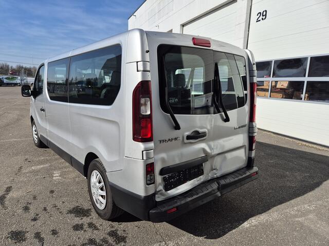 Renault TRAFIC 1.6 dCi passenger 8-pers 72.000km militair kenteken cvo airco cruise pdc achterschade Générique