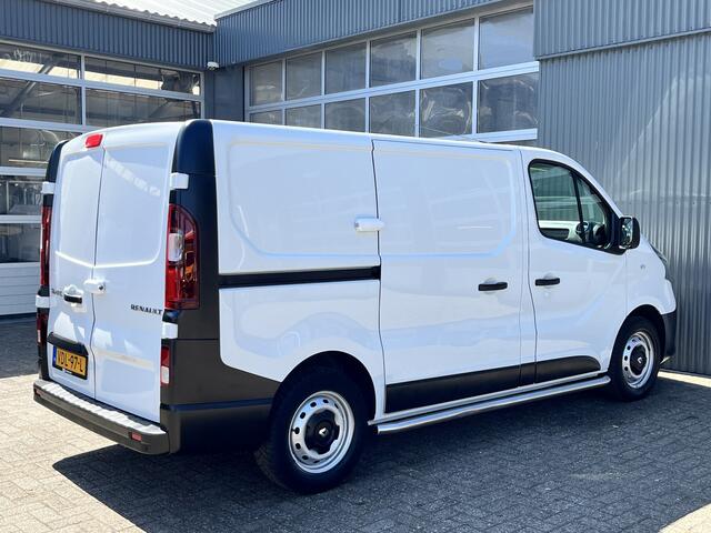 Renault TRAFIC 1.6 dCi 95 L1H1 2x Schuifdeur Kastinrichting Airco Cruise controle Kastinrichting 3-Persoons Telefoonverbinding Parkeersensoren achter Sitebars 1e eigenaar Euro 6 Dealer onderhouden