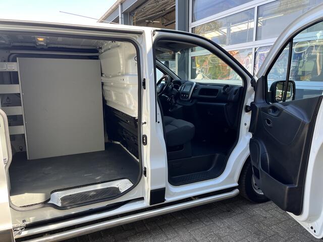 Renault TRAFIC 1.6 dCi 95 L1H1 2x Schuifdeur Kastinrichting Airco Cruise controle Kastinrichting 3-Persoons Telefoonverbinding Parkeersensoren achter Sitebars 1e eigenaar Euro 6 Dealer onderhouden