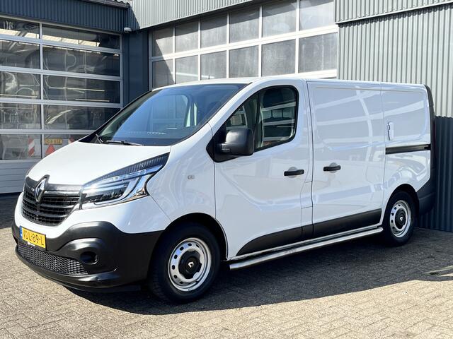 Renault TRAFIC 1.6 dCi L1H1 2x Schuifdeur Kastinrichting Airco Cruise controle Kastinrichting 3-Persoons Telefoonverbinding Parkeersensoren achter Sitebars 1e eigenaar Euro 6 Dealer onderhouden