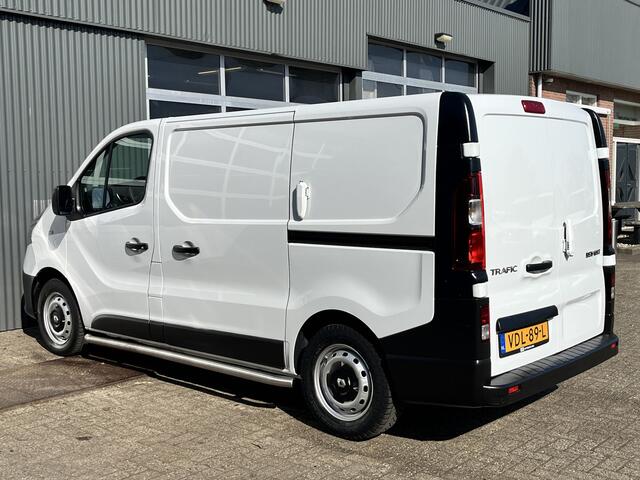 Renault TRAFIC 1.6 dCi L1H1 2x Schuifdeur Kastinrichting Airco Cruise controle Kastinrichting 3-Persoons Telefoonverbinding Parkeersensoren achter Sitebars 1e eigenaar Euro 6 Dealer onderhouden