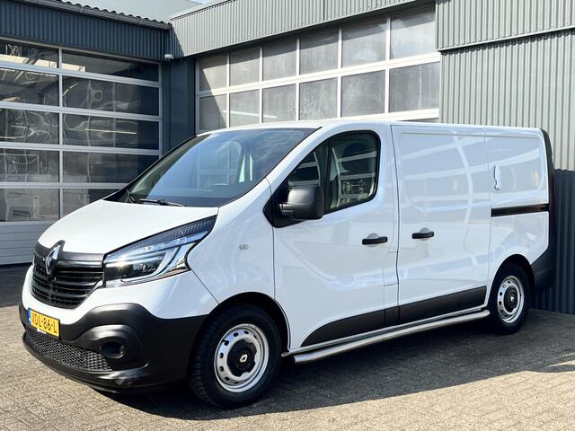 Renault TRAFIC 1.6 dCi L1H1 2x Schuifdeur Kastinrichting Airco Cruise controle Kastinrichting 3-Persoons Telefoonverbinding Parkeersensoren achter Sitebars 1e eigenaar Euro 6 Dealer onderhouden