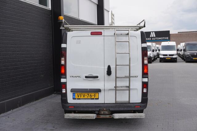 Renault TRAFIC 1.6 dCi EURO 6 - Airco - Cruise - PDC - Trekhaak - ¤ 10.900,- Excl.