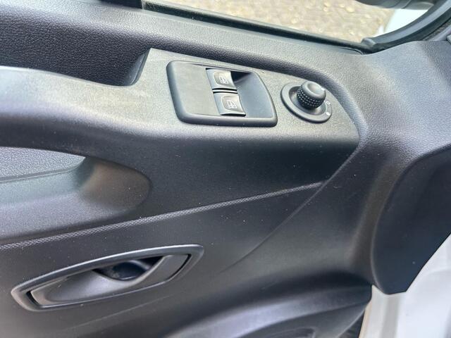 Renault TRAFIC 1.6 dCi 95 T27 L1H1 Comfort | Trekhaak | wegklapbare dakdragers | Airco | Navi |