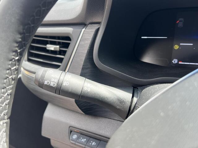 Renault TRAFIC 2.0 Blue dC1 150 EDC T30 L2H1 Anniversary Edition | Trekhaak | Navigatie | Achteruitrijcamera | LED | DAB | Climate Control | Key-less |