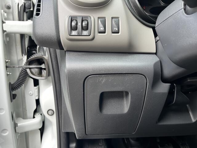 Renault TRAFIC 1.6 dCi L1H1 Airco Cruise control Kastinrichting Trekhaak 2000kg trekgewicht Parkeersensoren achter 2-Persoons Achterruitrij camera 1e eigenaar Omvormer Euro 6 Bpm vrij voor particulier gebruik!!