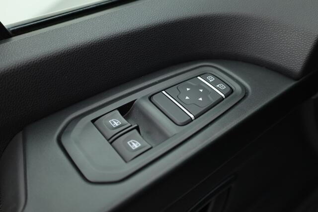 Renault TRAFIC 2.0 dCi 130pk Dubb.Cab. | L2H1 | 6 pers. | Airco | PDC | Trekhaak | Zilver met. | CarPlay