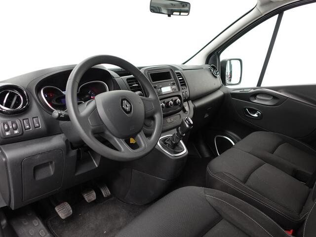 Renault TRAFIC Passenger 2.0 dCi 120 L2H1 9 Persoons Airco Bluetooth Led Parkeersensoren