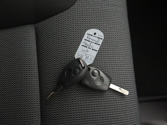 Renault TRAFIC 1.6DCi 2xSchuifdeur | Imperiaal | Trekhaak | Camera | Airco | Cruise | 3-Persoons | Betimmering