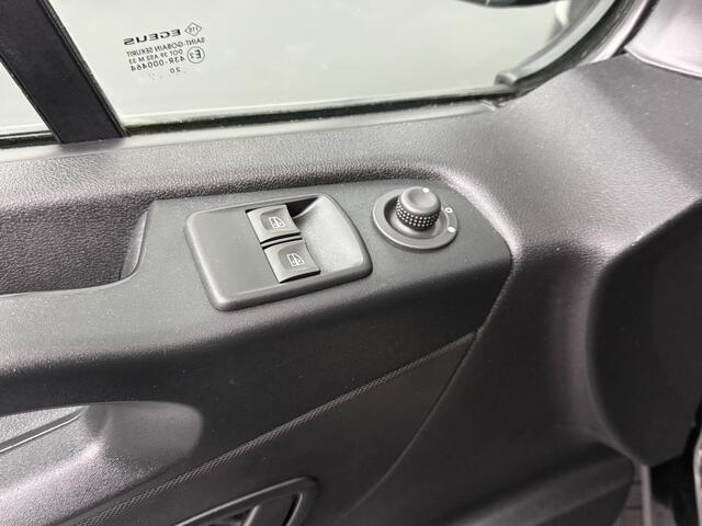 Renault TRAFIC 2.0DCi 120PK Lang | Airco | Camera | Cruise | 3-Persoons | Trekhaak