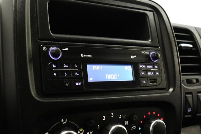 Renault TRAFIC 1.6 dCi EURO 6 - Airco - Cruise - PDC - Trekhaak - ¤ 10.900,- Excl.