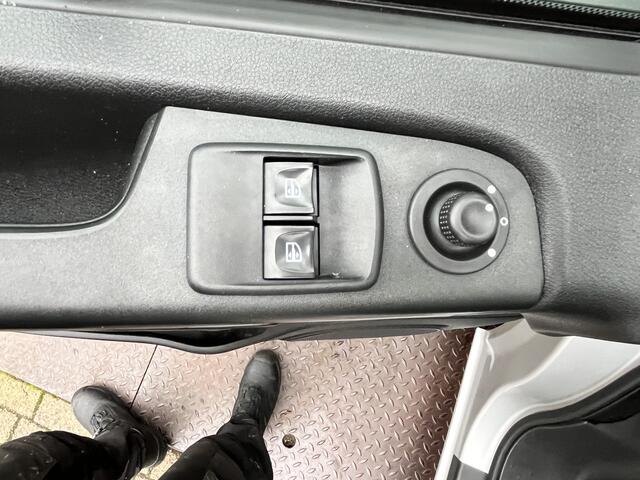 Renault TRAFIC 1.6 dCi T29 L2H1 DC Marge Btw / Bpm vrij Airco Cruise controle Navigatie 5-Persoons Dubbele cabine Euro 6 Lang Verlengde wielbasis 1e eigenaar Ex overheid