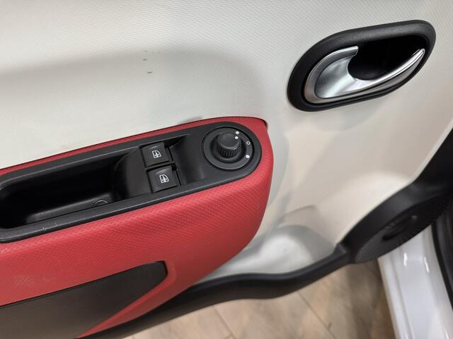 Renault TWINGO 0.9 TCe Dynamique Airco | Cruise Controle | 16 Inch | Parkeer Sensoren | Isofix | NAP