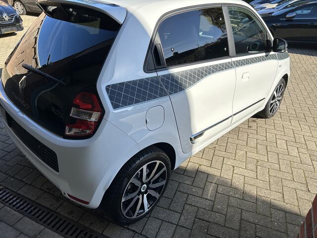 Renault TWINGO 0.9 TCe LA PARISIENNE