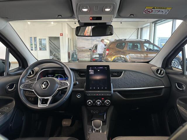 Renault ZOE R135 Iconic 52 kWh NAVIGATIE | ACHTERUITRIJCAMERA | PARKEERSENSOREN ACHTER | CLIMATE CONTROL