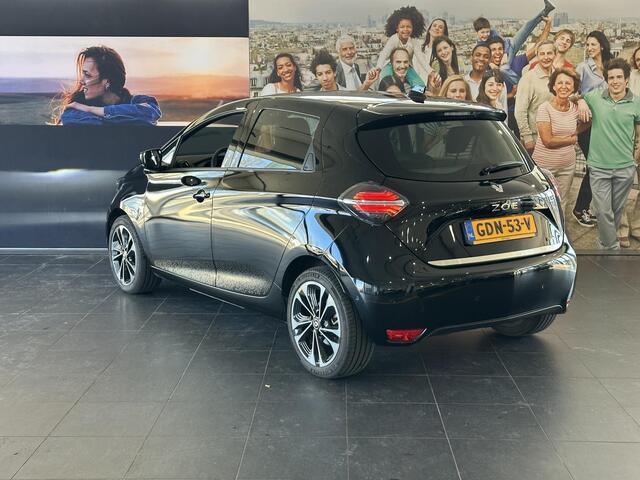 Renault ZOE R135 Iconic 52 kWh NAVIGATIE | ACHTERUITRIJCAMERA | PARKEERSENSOREN ACHTER | CLIMATE CONTROL