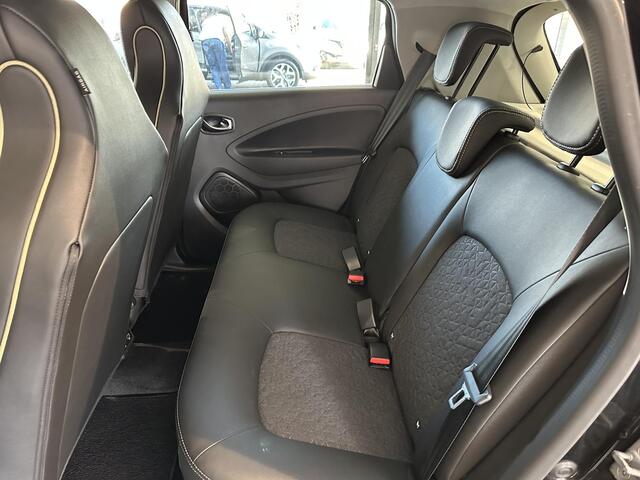 Renault ZOE R135 Iconic 52 kWh NAVIGATIE | ACHTERUITRIJCAMERA | PARKEERSENSOREN ACHTER | CLIMATE CONTROL