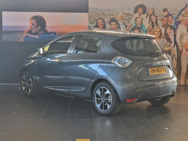 Renault ZOE R110 Iconic 41 kWh (ex Accu) NAVIGATIE | ACHTERUITRIJCAMERA | PARKEERSENSOREN ACHTER | CLIMATE CONTROL