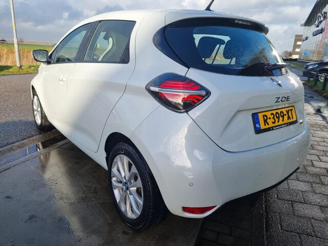 Renault ZOE E-TECH ELECTRIC R135 Intens 50 (KoopBatterij) / incl. BTW / excl. Overheidssubsidie CCS SNELLADER / Parkeersensoren V+A / Easy link Navi / Achteruitrijcamera / Airco / Keyless entry