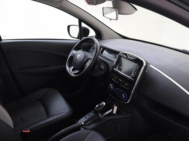 Renault ZOE R110 Iconic 41 kWh (ex Accu) Huuraccu vanaf ¤ 64,- pm | Climate Control | Cruise Control| Lichtmetalen velgen 16"| Navigatiesysteem | Voorstoelen Verwarmd | Apple Carplay/Android Auto | Parkeersensoren incl. Camera |