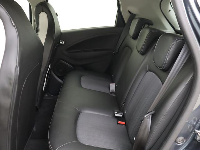 Renault ZOE R110 Iconic 41 kWh (ex Accu) Huuraccu vanaf ¤ 64,- pm | Climate Control | Cruise Control| Lichtmetalen velgen 16"| Navigatiesysteem | Voorstoelen Verwarmd | Apple Carplay/Android Auto | Parkeersensoren incl. Camera |