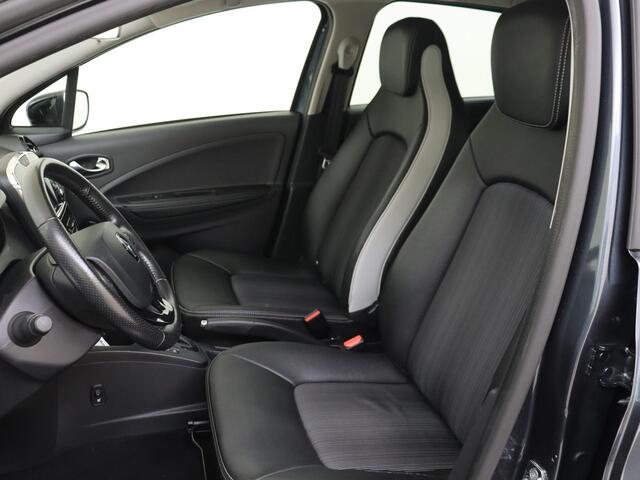 Renault ZOE R110 Iconic 41 kWh (ex Accu) Huuraccu vanaf ¤ 64,- pm | Climate Control | Cruise Control| Lichtmetalen velgen 16"| Navigatiesysteem | Voorstoelen Verwarmd | Apple Carplay/Android Auto | Parkeersensoren incl. Camera |