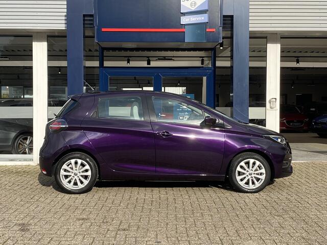 Renault ZOE R110 Life Carshare 52 kWh / 5-Deurs / Koop-Accu / 25.000 KM / Warmtepomp / 1e-Eigenaar / Cruise-Control / Climate-Control / Stoelverwarming / Stuurverwarming / Apple-Carplay & Android-Auto / Keyless / LED / DAB Radio-Bluetooth / Navi / PDC met Camera-Acht