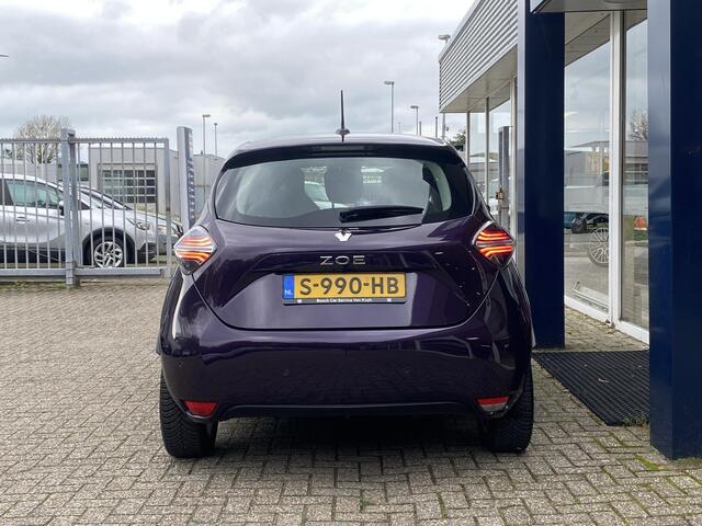 Renault ZOE R110 Life Carshare 52 kWh / 5-Deurs / Koop-Accu / 25.000 KM / Warmtepomp / 1e-Eigenaar / Cruise-Control / Climate-Control / Stoelverwarming / Stuurverwarming / Apple-Carplay & Android-Auto / Keyless / LED / DAB Radio-Bluetooth / Navi / PDC met Camera-Acht