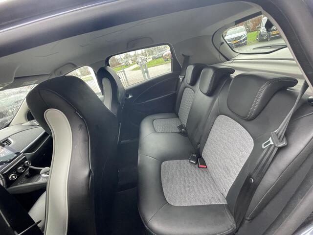 Renault ZOE R135 Intens Business 52 kWh / ACHTERUITRIJCAMERA / PARKEERSENSOREN / DODEHOEKSENSOREN / CRUISE CONTROL / APPLE & ANDROID CARPLAY