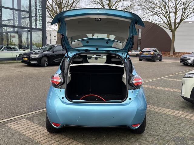 Renault ZOE R135 Intens 52 kWh VAN: ¤16.900- VOOR: ¤13.877,- UW EINDEJAARSVOORDEEL: ¤3.023 |SOH 94% KOOPACCU | 3-FASE LADER + SNELLAADFUNCTIE | STOEL + STUURWIELVERWARMING | CAMERA | NAVI |Rijklaar geleverd met 12 maanden BOVAG-garantie