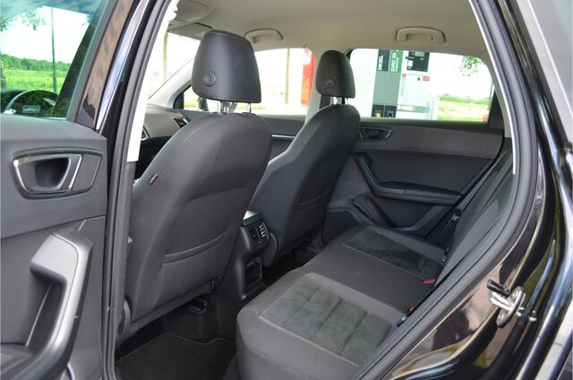 Seat ATECA 1.0 EcoTSI Virtual Cockpit | Carplay | a.Camera | LED koplampen | Metallic zwart | Getint glas | Climate | Cruise | LMV
