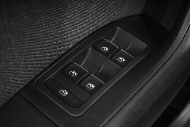 Seat ATECA 1.5 TSI DSG Style Nieuw type Demo! | Climate Control Parkeer sensoren Cruise control DAB Led Lichtmetalen Velgen