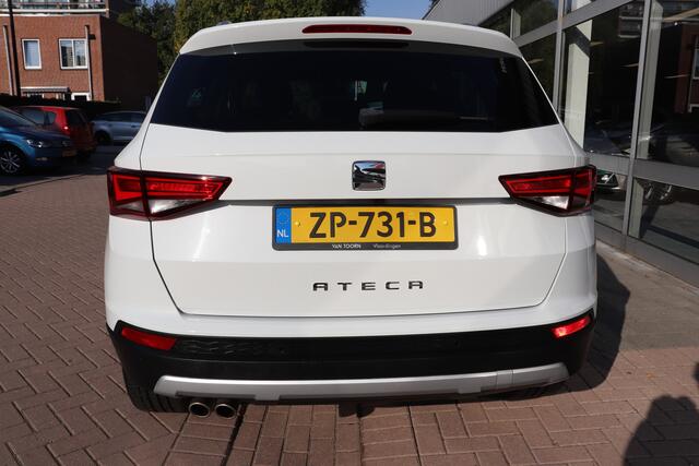 Seat ATECA 1.5 TSI Xcellence Business Intense. Wegklapbare trekhaak. Eerste eigenaar.