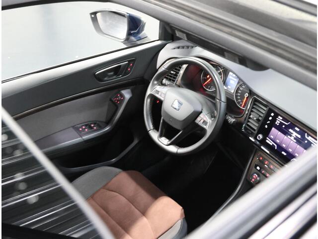 Seat ATECA 150PK Xcellence Intense | 1ste eigenaar | AppleCarPlay/AndroidAuto | Climate Control | Stoelverwarming | Trekhaak | 360'Camera | Glazen dak | LED lampen | Keyless | 18"LMV | AUTOMAAT | Isofix | Privacy Glass | Elektrische achterklep |