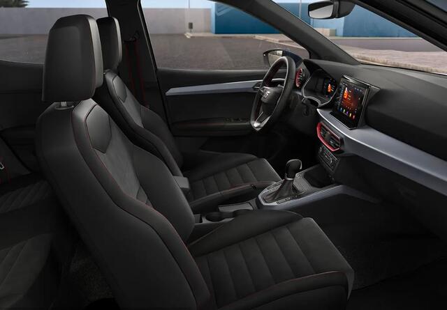 Seat Arona 1.0 EcoTSI FR Business Connect Achteruitrijcamera / Keyless Entry/Go / Verwarmbare voorstoelen Apple CarPlay(TM) & Android Auto(TM)