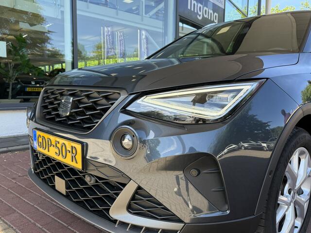 Seat Arona 1.0 EcoTSI FR Business Connect / Afneembare Trekhaak / Achteruitrij camera / Suede bekleding / Stoel verwarming voor / Carplay